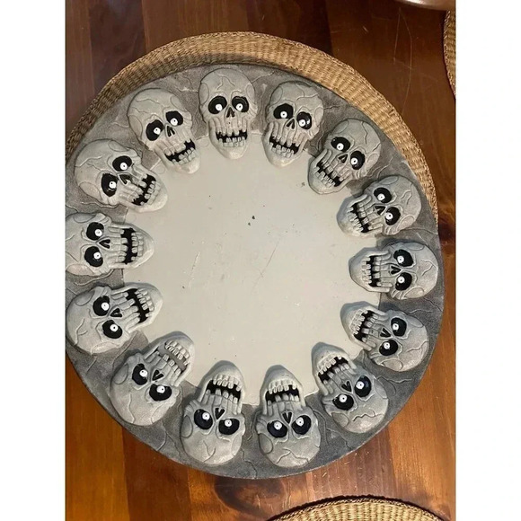 Large Skeleton Heads serving platter - Picture 1 of 7